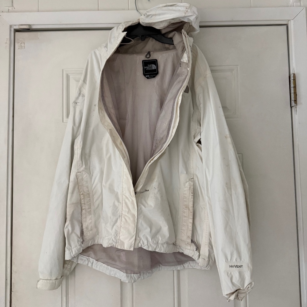 The North Face outdoors casual Off-White Jacket with Mesh Lining jacket by The N